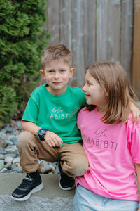 Hola Habibti Youth t-shirt (in Pink)